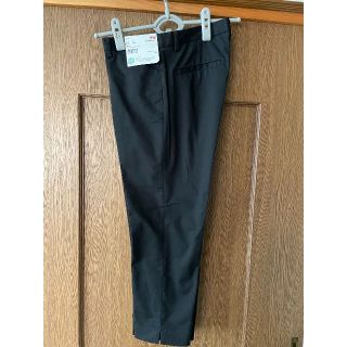 ユニクロ(UNIQLO)のユニクロ　ストレッチクロップドパンツ 67cm Black 新品タグ付(クロップドパンツ)