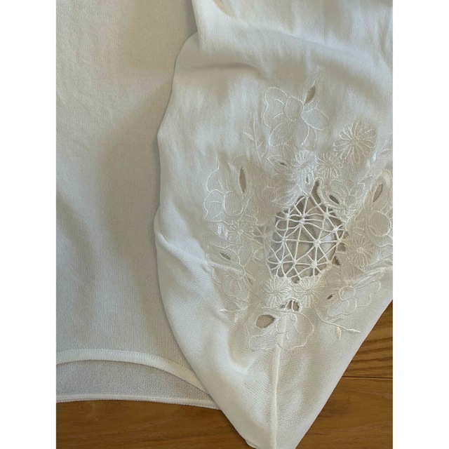 le.coeur blanc(ルクールブラン)のルクールブランの白のレース袖のサマーセーター　M 美品 レディースのトップス(ニット/セーター)の商品写真