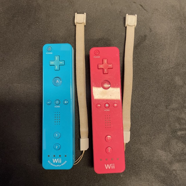Wii(ウィー)のWiiリモコン ブルー ピンク エンタメ/ホビーのゲームソフト/ゲーム機本体(その他)の商品写真