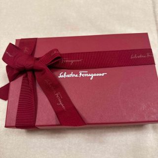 サルヴァトーレフェラガモ(Salvatore Ferragamo)の新品　フェラガモ　携帯ショルダー(ショルダーバッグ)