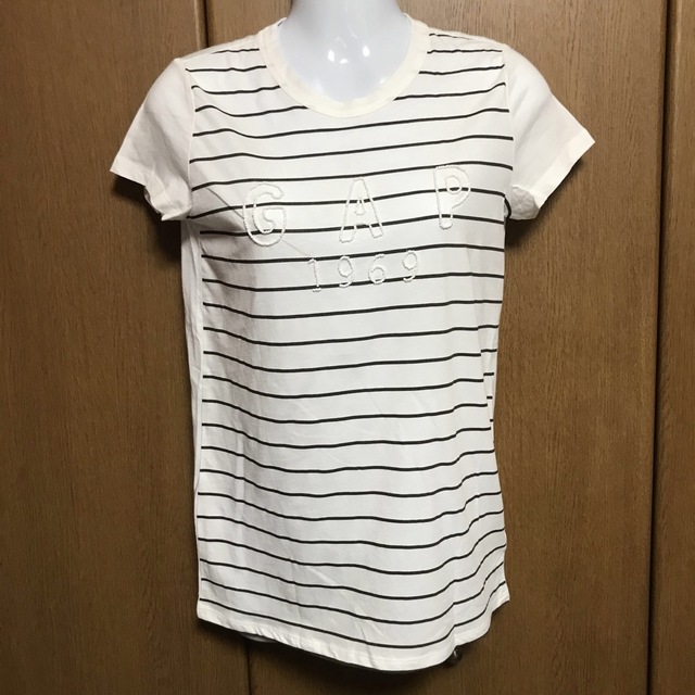 GAP(ギャップ)のGAPビーズ付き Tシャツ レディースのトップス(Tシャツ(半袖/袖なし))の商品写真