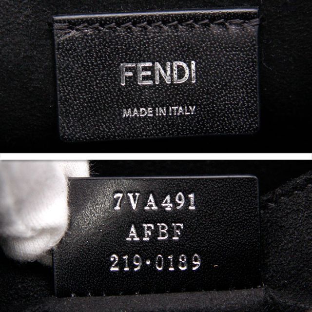 FENDI(フェンディ)の美品 フェンディ クラッチバッグ ロゴ レザー ブラック リストレット付 黒 メンズのバッグ(セカンドバッグ/クラッチバッグ)の商品写真