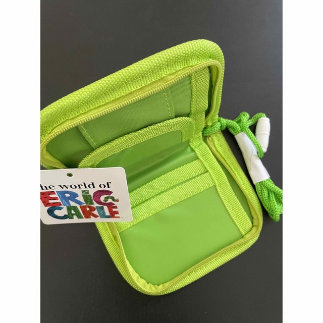 ERIC CARLE(エリックカール)の新品はらぺこあおむし財布■ヒモ付きウォレットエリックカール　幼稚園保育園 キッズ/ベビー/マタニティのこども用ファッション小物(財布)の商品写真