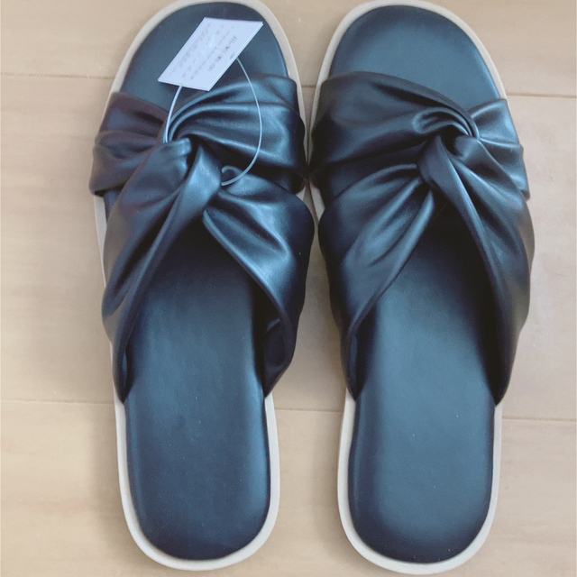 しまむら(シマムラ)のしまむら　リボン　ローヒール  ぺたんこ　サンダル24.5cm  ブラック レディースの靴/シューズ(サンダル)の商品写真