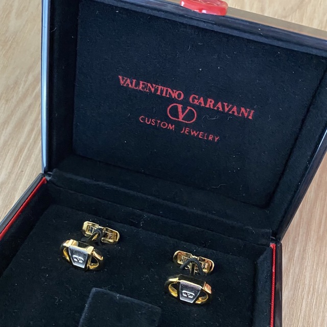 valentino garavani(ヴァレンティノガラヴァーニ)のVALENTINO GARAVANI  カフス メンズのファッション小物(ネクタイピン)の商品写真