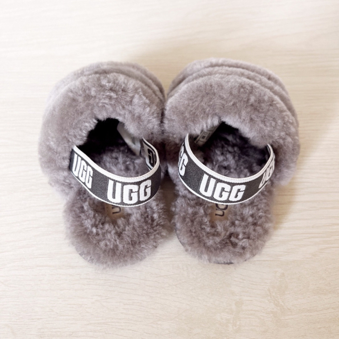 UGG(アグ)のUGG トドラー　15cm ファーサンダル キッズ/ベビー/マタニティのキッズ靴/シューズ(15cm~)(サンダル)の商品写真