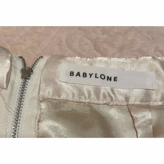 BABYLONE(バビロン)のBABYLONE レーススカート　オフホワイト　38 レディースのスカート(ひざ丈スカート)の商品写真