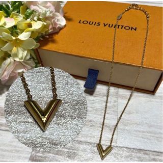 ヴィンテージ】ルイヴィトン エセンシャル V ネックレス ゴールド LV-