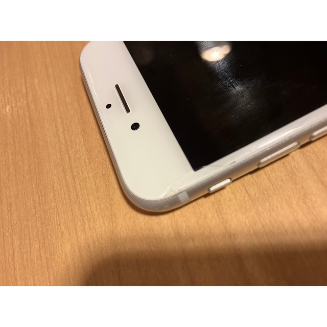 iPhone(アイフォーン)のiPhone 8 Silver 64 GB docomo スマホ/家電/カメラのスマートフォン/携帯電話(スマートフォン本体)の商品写真