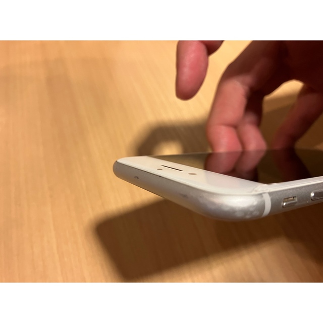 iPhone(アイフォーン)のiPhone 8 Silver 64 GB docomo スマホ/家電/カメラのスマートフォン/携帯電話(スマートフォン本体)の商品写真