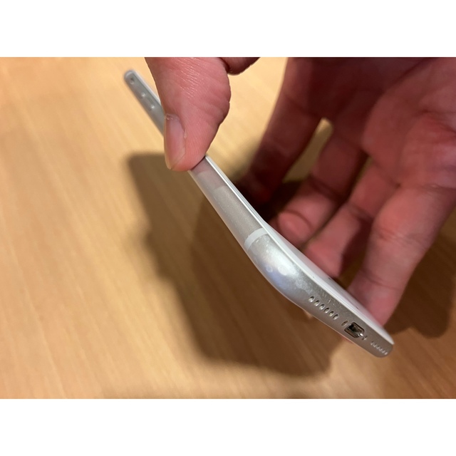 iPhone(アイフォーン)のiPhone 8 Silver 64 GB docomo スマホ/家電/カメラのスマートフォン/携帯電話(スマートフォン本体)の商品写真