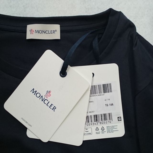 MONCLER(モンクレール)の●新品/正規品● MONCLER 水しぶき & 袖ロゴ  Tシャツ キッズ/ベビー/マタニティのキッズ服女の子用(90cm~)(Tシャツ/カットソー)の商品写真