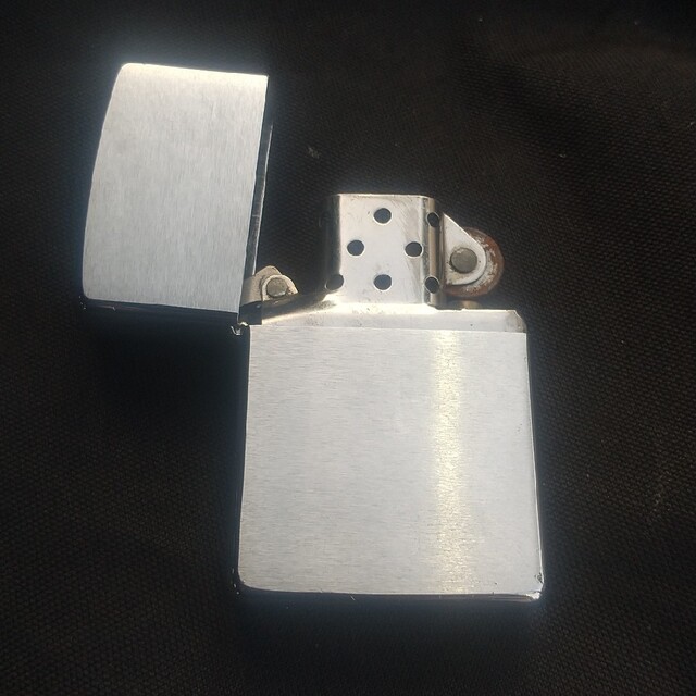 ZIPPO(ジッポー)の【Zippo】プレーン　シンプル　1997 メンズのファッション小物(タバコグッズ)の商品写真