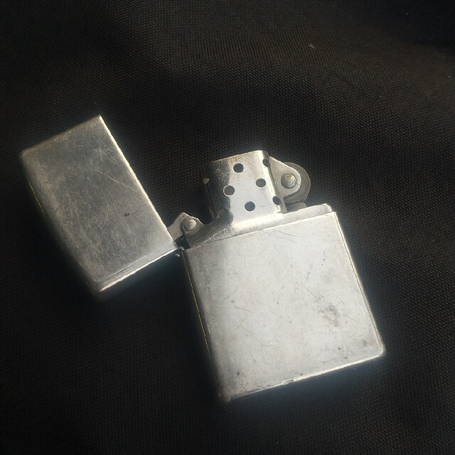 ZIPPO(ジッポー)のZIPPO プレーン 1996年 メンズのファッション小物(タバコグッズ)の商品写真