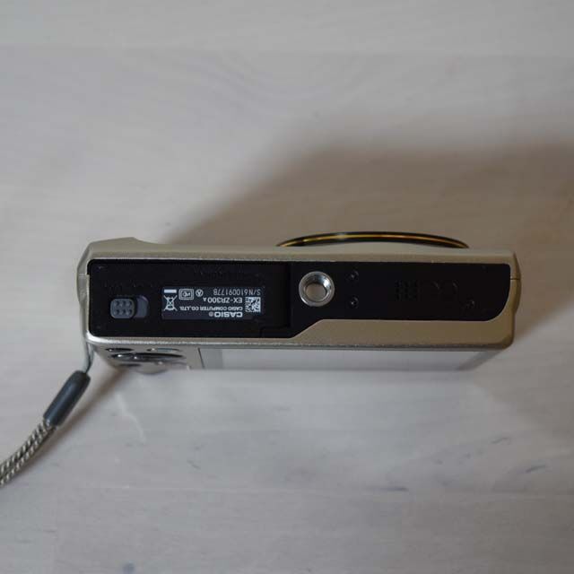 CASIO HIGH SPEED EXILIM EX-ZR300 希少品 綺麗 コンパクト CASIO HIGH SPEED EXILIM EX-ZR300 希少品 綺麗 コンパクト
