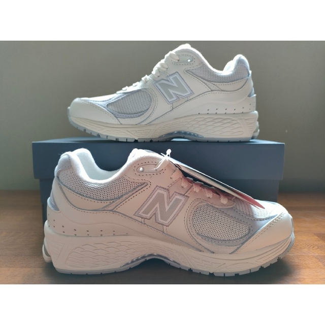 New Balance(ニューバランス)の①希少【新品未使用】ニューバランス M2002RWP 23cm WHITE レディースの靴/シューズ(スニーカー)の商品写真