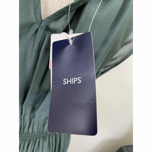 SHIPS(シップス)のSHIPS購入　グリーンワンピース　新品未使用タグ付き レディースのワンピース(ロングワンピース/マキシワンピース)の商品写真