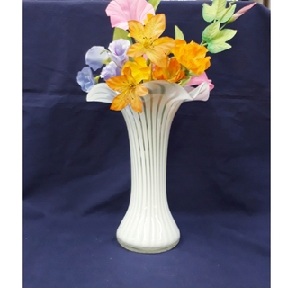 新品未使用　ナルミ　縦型　フリル花瓶　フラワーベース
