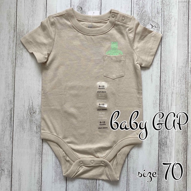 babyGAP(ベビーギャップ)の☆baby GAP☆ 新品　ロゴブラナンベアロンパース　70   ベージュ キッズ/ベビー/マタニティのベビー服(~85cm)(ロンパース)の商品写真