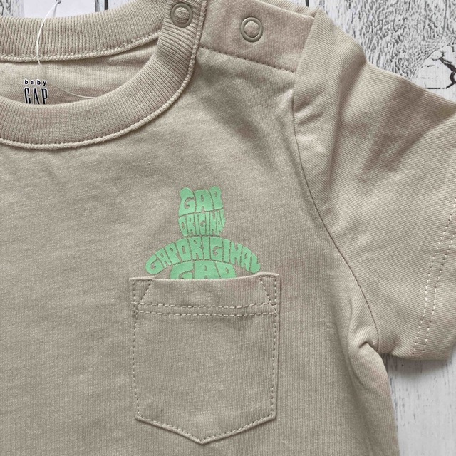 babyGAP(ベビーギャップ)の☆baby GAP☆ 新品　ロゴブラナンベアロンパース　70   ベージュ キッズ/ベビー/マタニティのベビー服(~85cm)(ロンパース)の商品写真