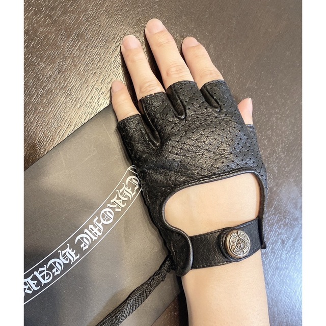 Chrome Hearts(クロムハーツ)のクロムハーツ Chrome Hearts パンチング フィンガーレスグローブ  レディースのファッション小物(手袋)の商品写真