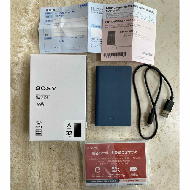 SONY(ソニー)のSONY ウォークマン Aシリーズ ソフトケース付き スマホ/家電/カメラのオーディオ機器(ポータブルプレーヤー)の商品写真