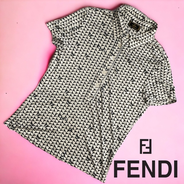 FENDI(フェンディ)の【訳ありアウトレット】FENDI フェンディ ズッカ柄　ボタンシャツ　FF 希少 レディースのトップス(シャツ/ブラウス(半袖/袖なし))の商品写真