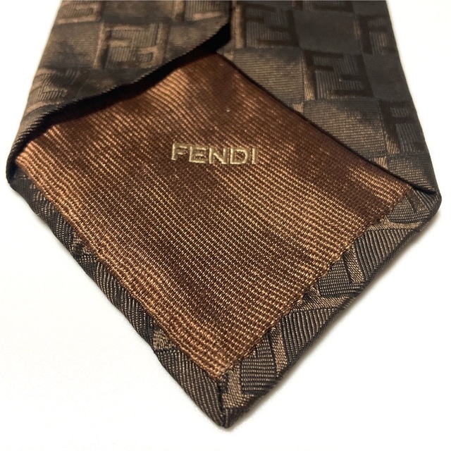 FENDI(フェンディ)の꧁美品꧂ フェンディ ネクタイ ズッカ柄 FF柄 ロゴグラム ブラウン 光沢 メンズのファッション小物(ネクタイ)の商品写真