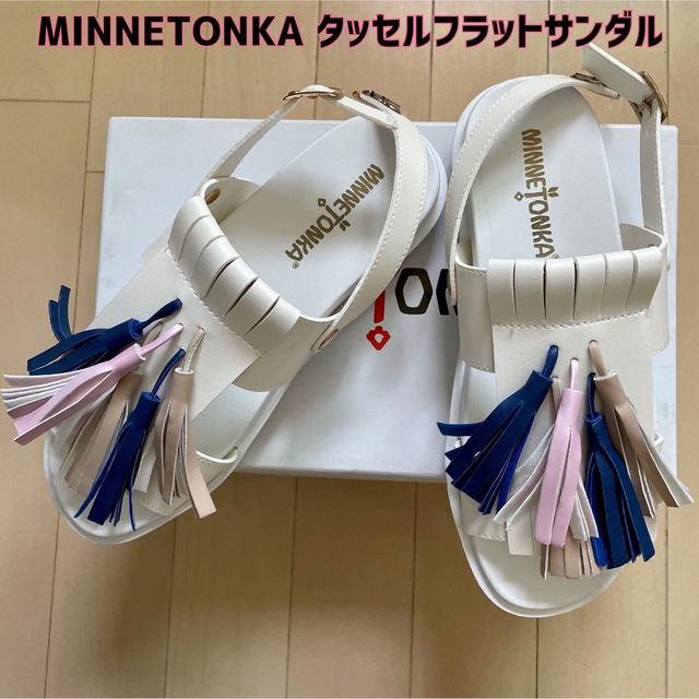 Minnetonka(ミネトンカ)の【新品】MINNETONKA(ミネトンカ)タッセルフラットサンダル ROWLA レディースの靴/シューズ(サンダル)の商品写真