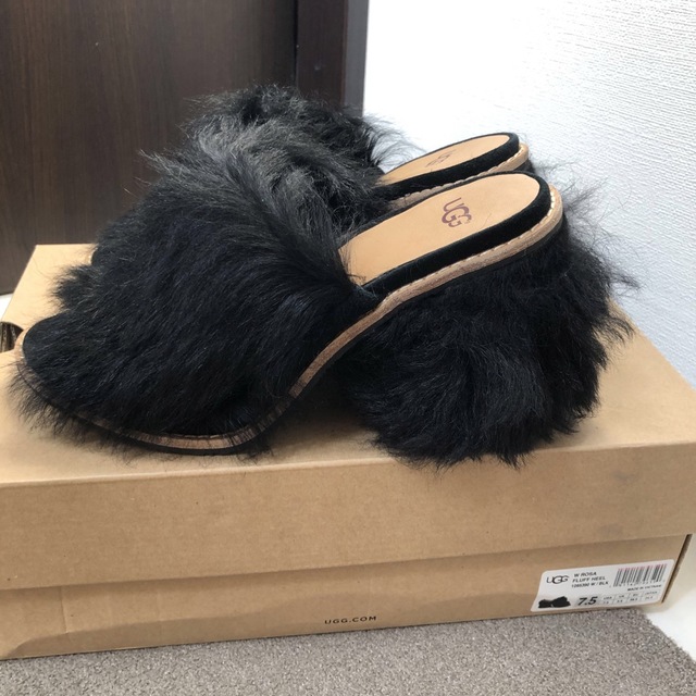 完売希少UGG ROSA FLUFF HEELローザフラッフヒールファーサンダル