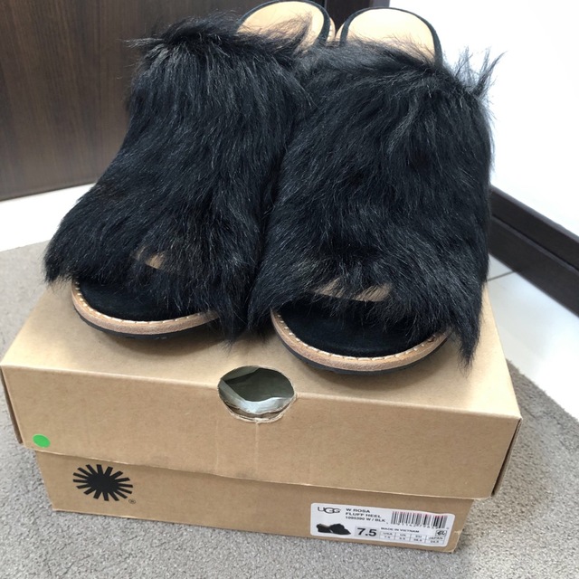 完売希少UGG ROSA FLUFF HEELローザフラッフヒールファーサンダル