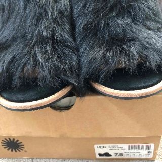 完売希少UGG ROSA FLUFF HEELローザフラッフヒールファーサンダル