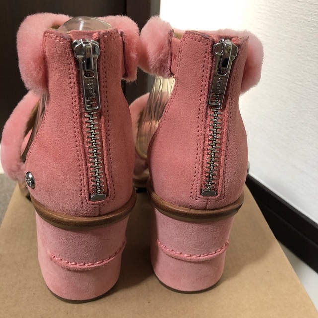 UGG(アグ)の2回店内着用 森星着用UGG W DEL REY FLUFF HEELファー完売 レディースの靴/シューズ(サンダル)の商品写真