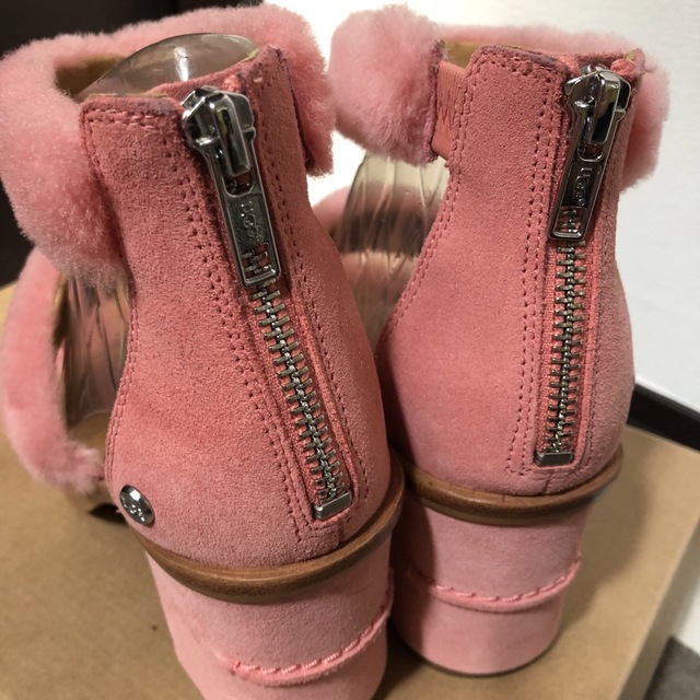 UGG(アグ)の2回店内着用 森星着用UGG W DEL REY FLUFF HEELファー完売 レディースの靴/シューズ(サンダル)の商品写真