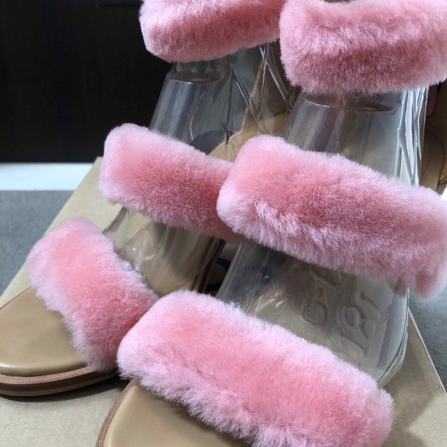 UGG(アグ)の2回店内着用 森星着用UGG W DEL REY FLUFF HEELファー完売 レディースの靴/シューズ(サンダル)の商品写真