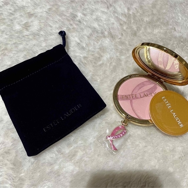 Estee Lauder(エスティローダー)のエスティーローダー  ピンクリボンコンパクト　フェイスパウダー　限定品 コスメ/美容のベースメイク/化粧品(フェイスパウダー)の商品写真