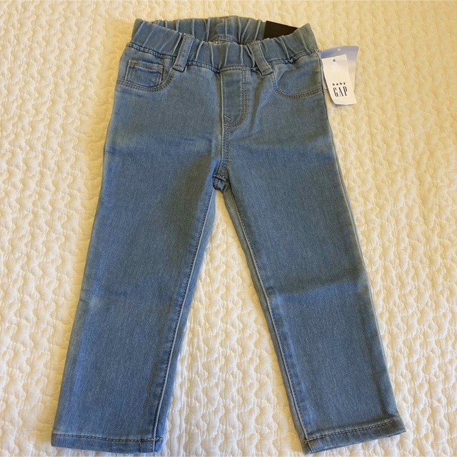 babyGAP(ベビーギャップ)のGAP デニムパンツ　90センチ キッズ/ベビー/マタニティのキッズ服女の子用(90cm~)(パンツ/スパッツ)の商品写真