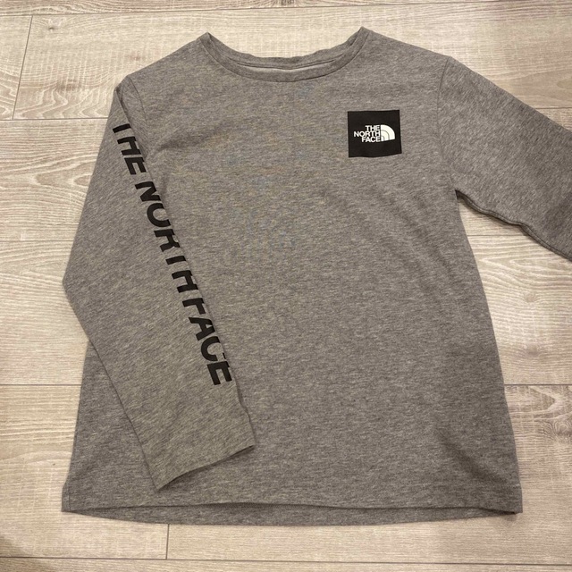 THE NORTH FACE(ザノースフェイス)のノースフェイス　140 ロンT THENORTHFACE  キッズ/ベビー/マタニティのキッズ服男の子用(90cm~)(Tシャツ/カットソー)の商品写真