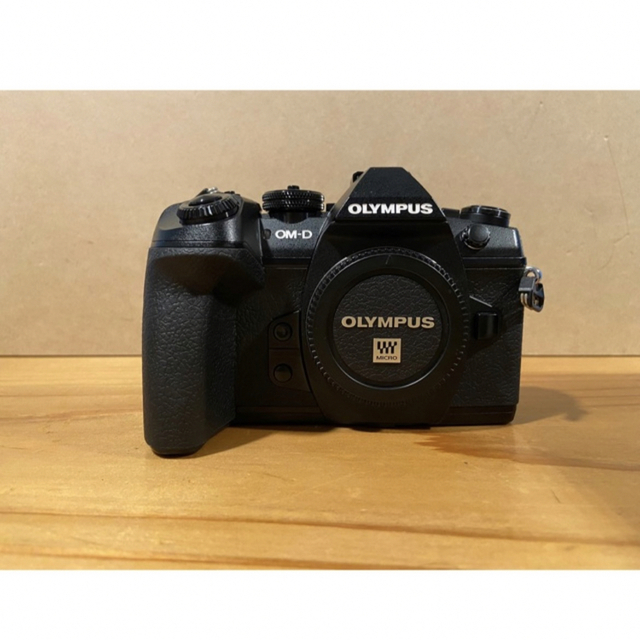 人気商品の E-M1 OM-D 『レンズ付き』OLYMPUS - OLYMPUS Mark Black 2