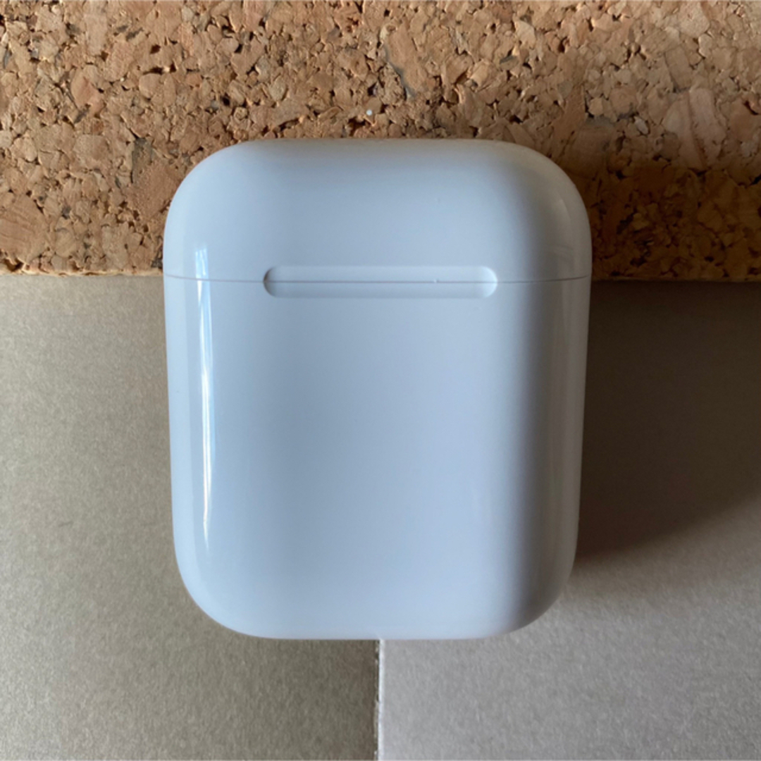 Apple(アップル)の☆★ エアーポッズ ★☆ 充電ケース のみ　純正品　Apple　AirPods スマホ/家電/カメラのオーディオ機器(ヘッドフォン/イヤフォン)の商品写真