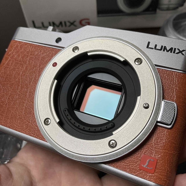 Panasonic(パナソニック)のPanasonic デジタルカメラ LUMIX DC-GF9 DC-GF9W-D スマホ/家電/カメラのカメラ(ミラーレス一眼)の商品写真