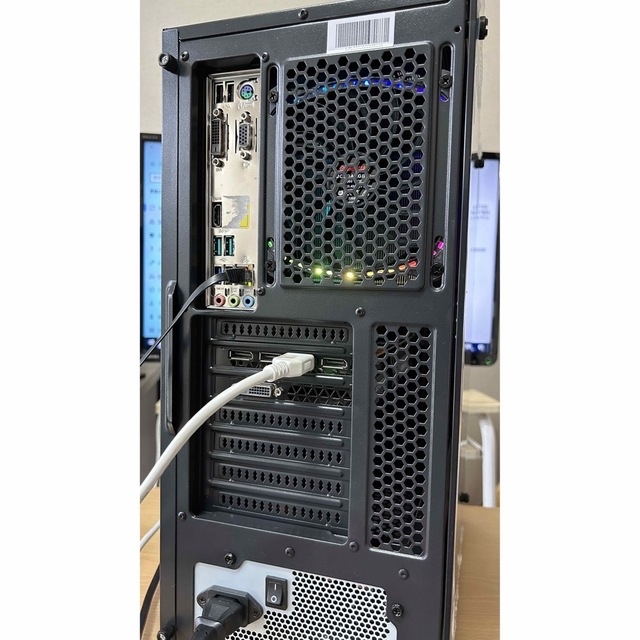 国内初の直営店 超静音ゲーミングPC、高性能Core i7-8700K 1070Ti GTX