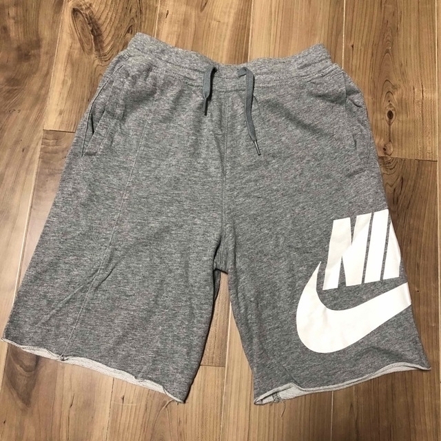 NIKE(ナイキ)のまーみちん様専用　　NIKE 短パン&テーシャツ&アディダス　３点セットL  メンズのパンツ(ショートパンツ)の商品写真