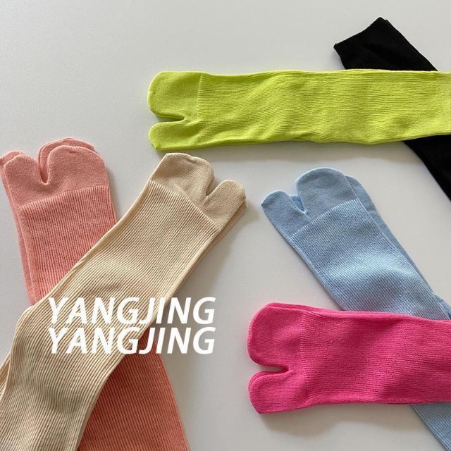 Colorful tabi socks カラフル タビ ロングリブ靴下 ソックス レディースのレッグウェア(ソックス)の商品写真