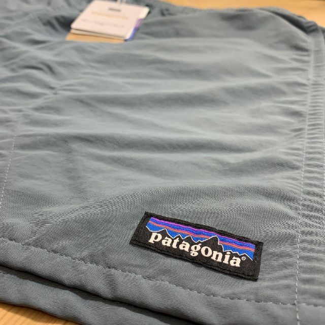 patagonia(パタゴニア)の新品　パタゴニア　5インチ メンズ バギーズ ショーツ　PLGY　グレー　XXL メンズのパンツ(ショートパンツ)の商品写真