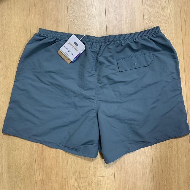 patagonia(パタゴニア)の新品　パタゴニア　5インチ メンズ バギーズ ショーツ　PLGY　グレー　XXL メンズのパンツ(ショートパンツ)の商品写真