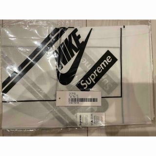 新品未使用タグ付き　最安値　supreme  NIKE