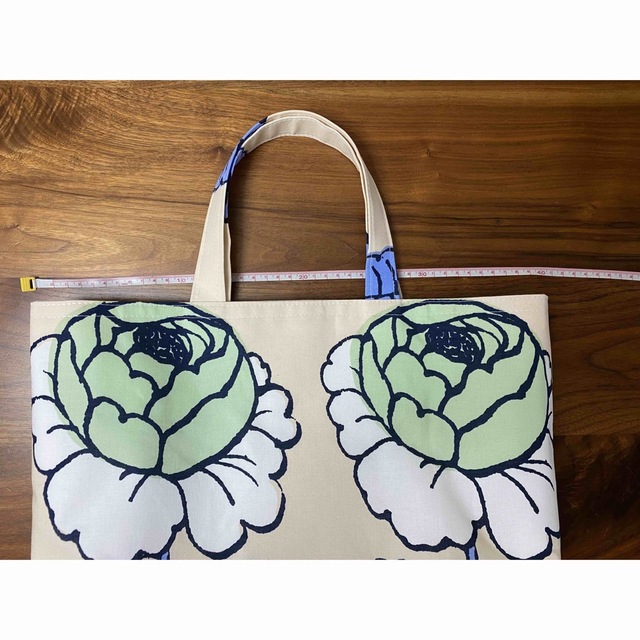 marimekko(マリメッコ)のヴィヒキルース　ハンドメイドバッグ レディースのバッグ(トートバッグ)の商品写真