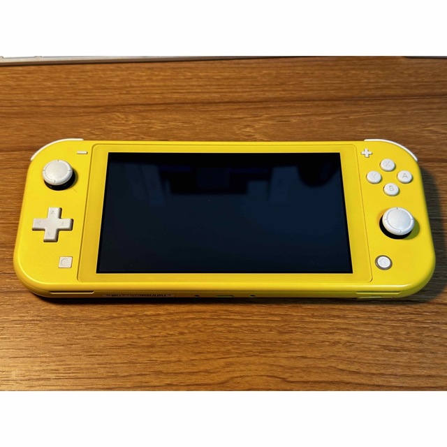 Nintendo Switch(ニンテンドースイッチ)のNintendo Switch Lite イエロー エンタメ/ホビーのゲームソフト/ゲーム機本体(携帯用ゲーム機本体)の商品写真