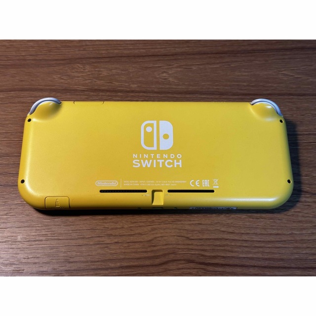Nintendo Switch(ニンテンドースイッチ)のNintendo Switch Lite イエロー エンタメ/ホビーのゲームソフト/ゲーム機本体(携帯用ゲーム機本体)の商品写真